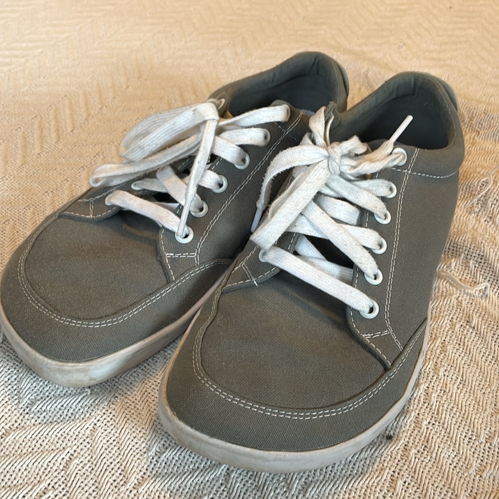 Splay Freestyle in Stone Gray Men’s 9/ Women’s 11
